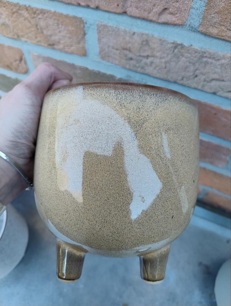 Beige/bruine bloempot met pootjes - 13 cm doorsnede, Tuin en Terras, Bloempotten, Ophalen, Rond, Binnen, Zo goed als nieuw