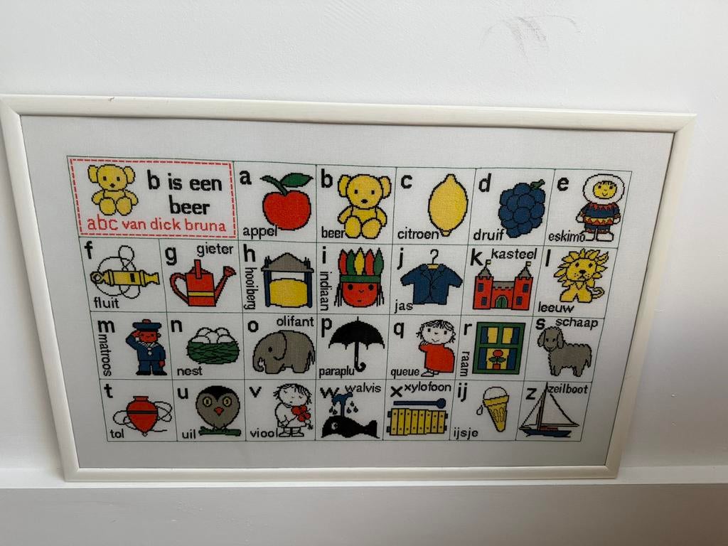 Geborduurd Dick Bruna alfabet in lijst Nijntje B van Beer, Ophalen