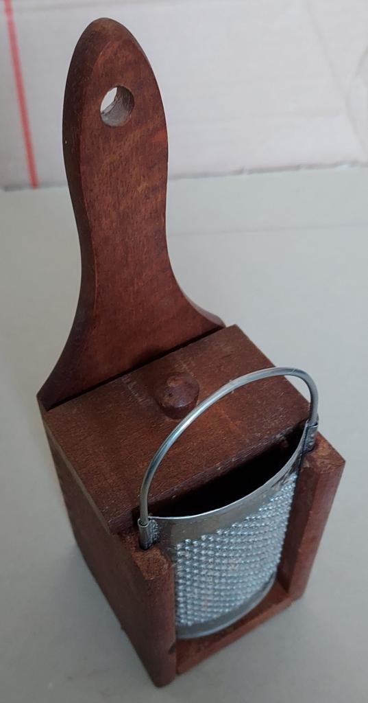 Nootmuskaat rasp, oud / vintage met opvangbakje, Ophalen of Verzenden, Gebruikt