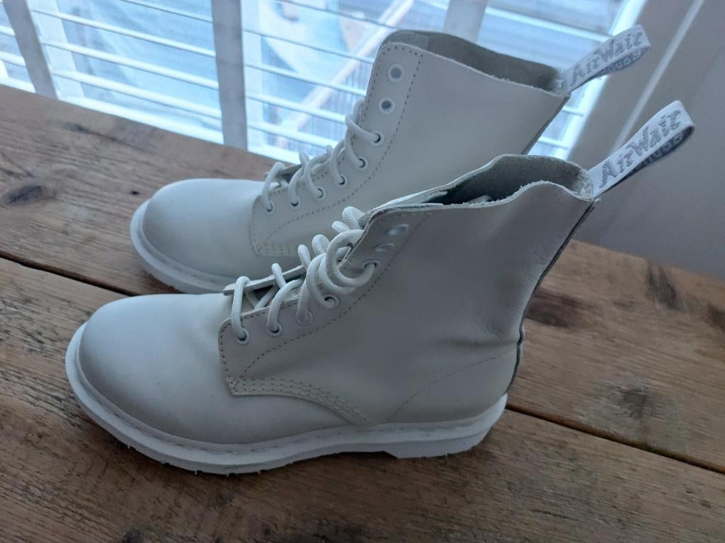 Dr martens laarsjes witte, Wit, Lage of Enkellaarzen, Ophalen of Verzenden, Dr. Martens