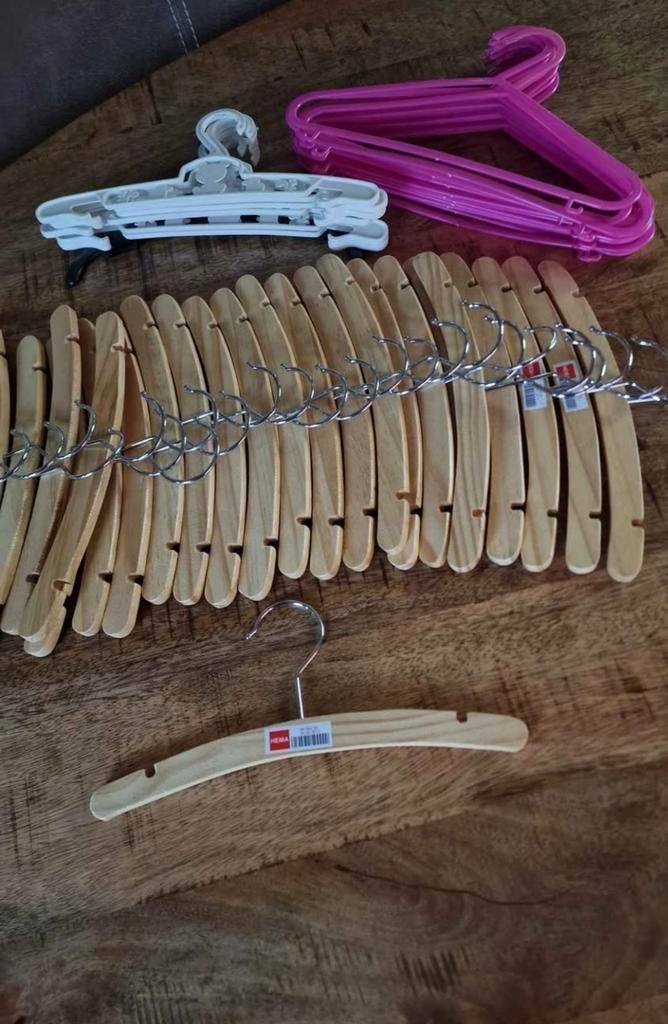 50 Baby/ kinder kledinghangers, Ophalen of Verzenden
