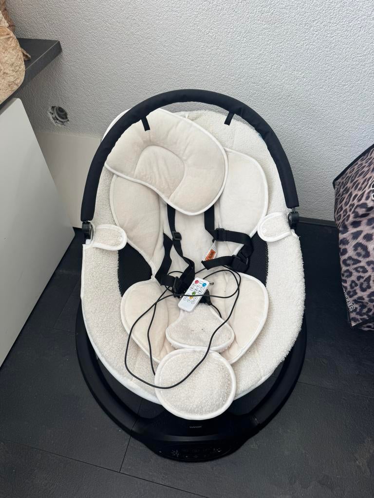 Baby wipstoel Luvion  / schommelstoel met afstandsbediening, Kinderen en Baby's, Wipstoeltjes, Ophalen, Zo goed als nieuw