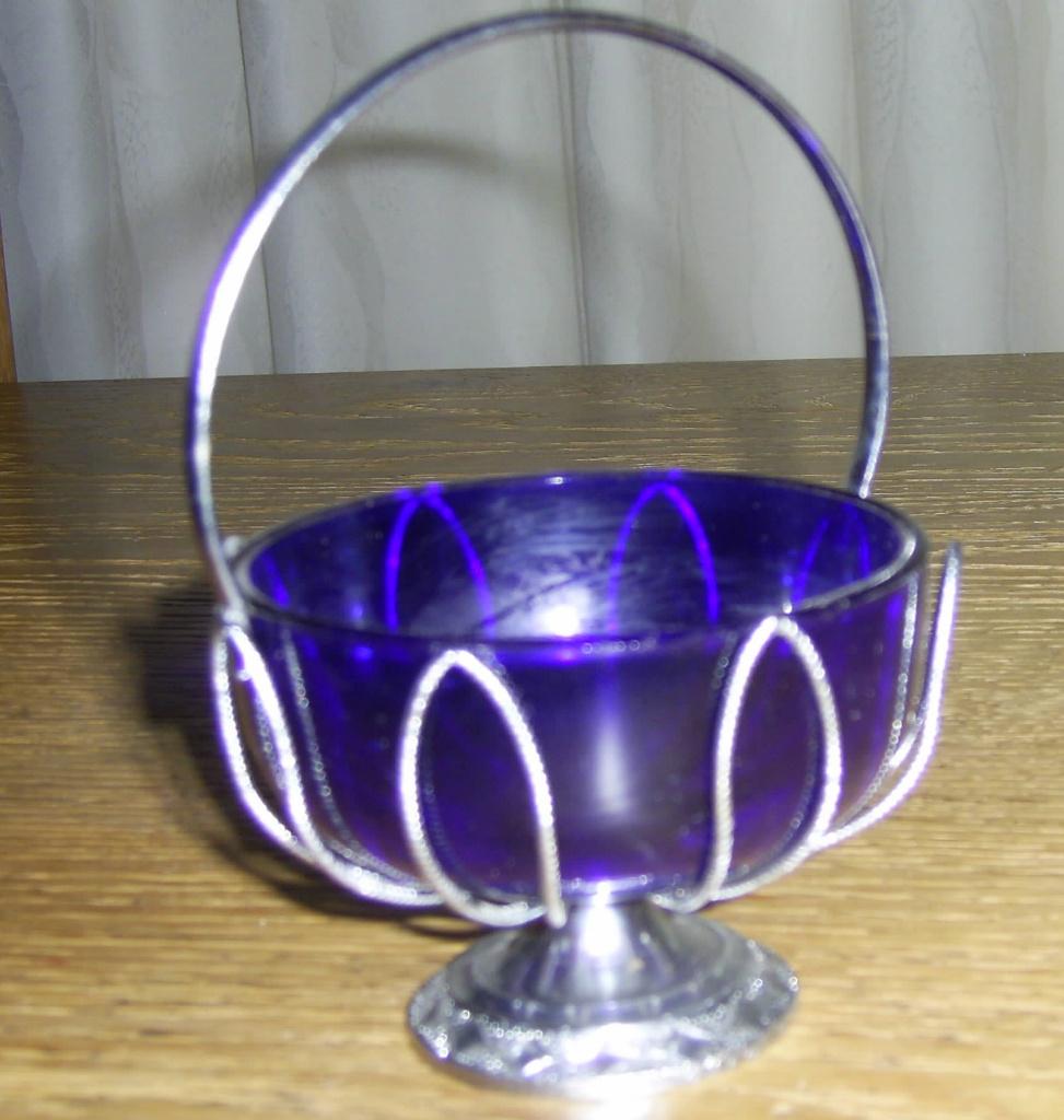 Blauw glazen bonbonnière rond 10 cm vorm Franse Lelie, Ophalen of Verzenden