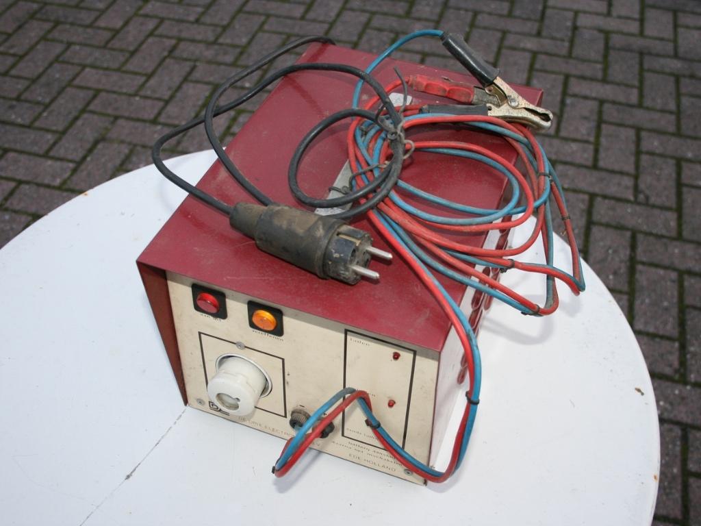 Acculader 24v, Ophalen, Zo goed als nieuw