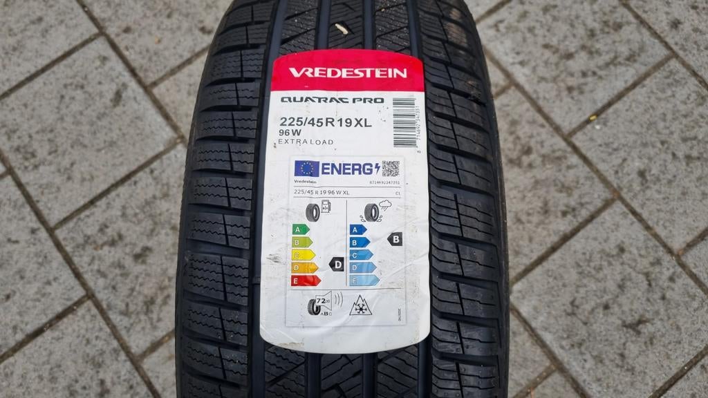 NIEUWE VREDESTEIN QUATRAC PRO BAND 225/45R19, Ophalen of Verzenden