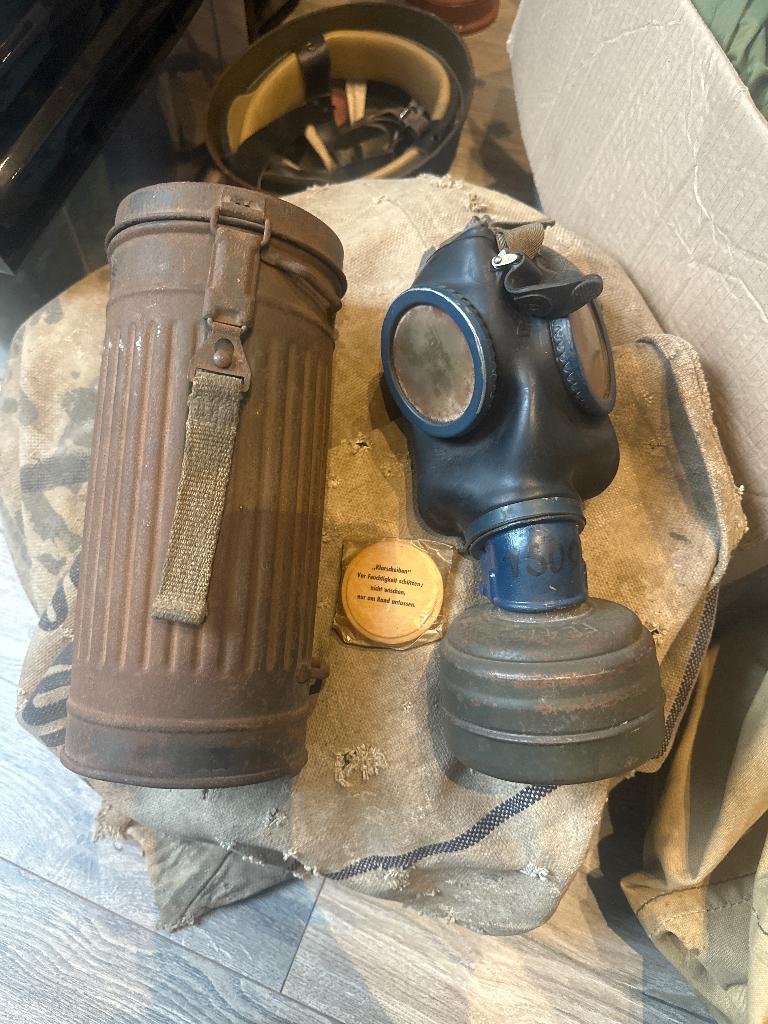 Matching Duits gasmasker ww2, Verzamelen, Militaria | Tweede Wereldoorlog, Ophalen of Verzenden, Duitsland, Overige typen