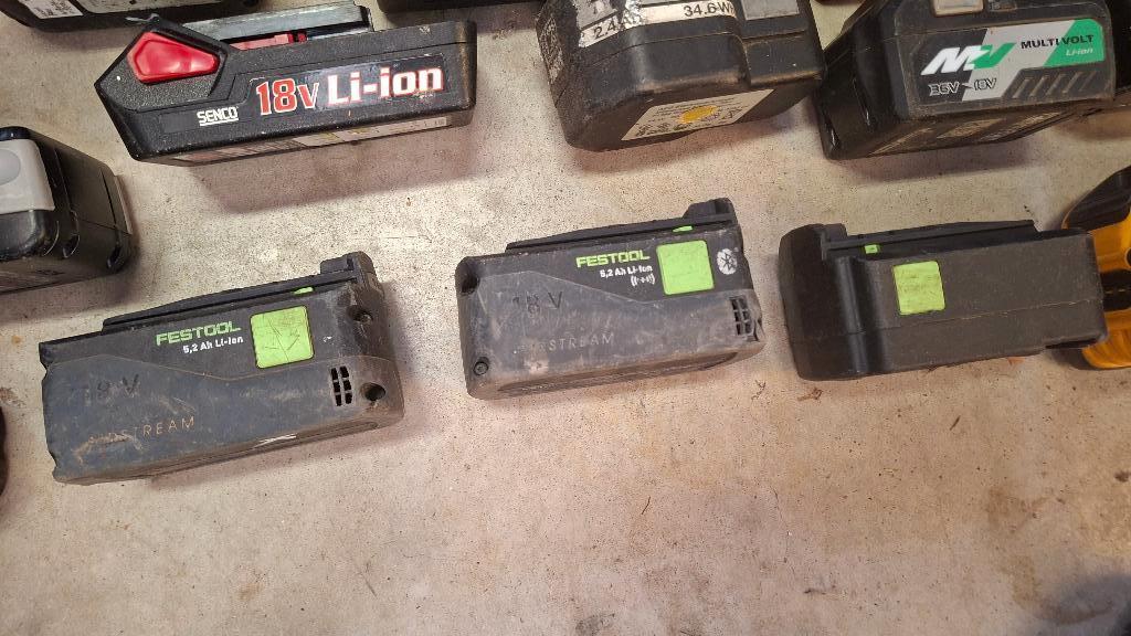 95x Defecte accu met 4 defecte laders. Makita Festool enz..., Ophalen, ., ., Niet werkend