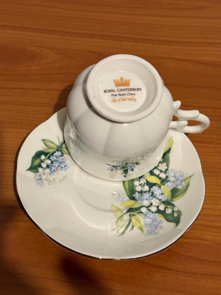 Royal Canterbury Kop en Schotel - Lily of the Valley, Ophalen of Verzenden, Zo goed als nieuw, Overige stijlen, Kop(pen) en/of Schotel(s)