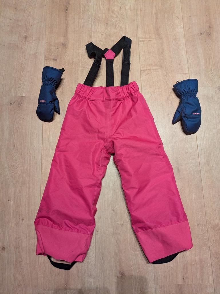 Sneeuw broek en handschoenen maat 98/104, Ophalen, Zo goed als nieuw, Jongen of Meisje, Sokken