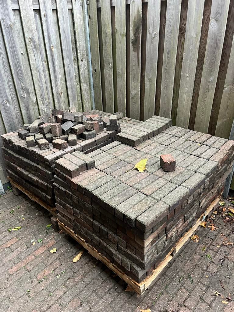 Betonnen klinkers gratis af te halen (ca. 20m2), Tuin en Terras, Tegels en Klinkers, Ophalen, Gebruikt, Klinkers, 10 m² of meer