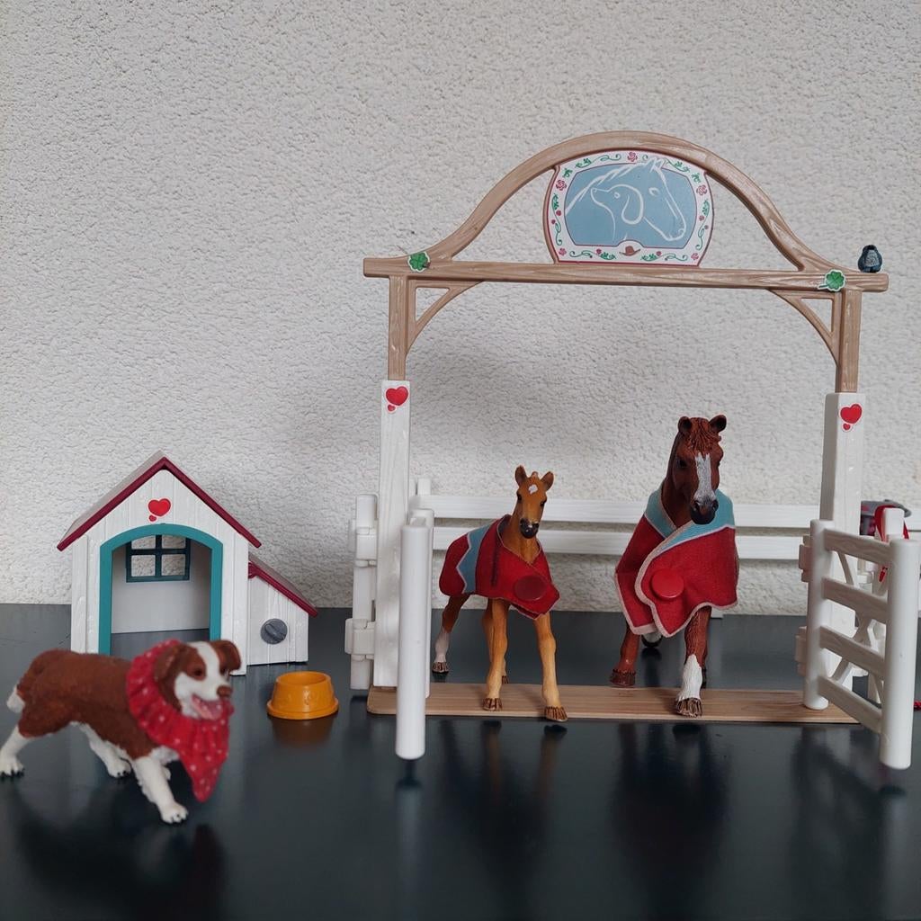 Schleich paarden in paddock, Ophalen of Verzenden, Zo goed als nieuw