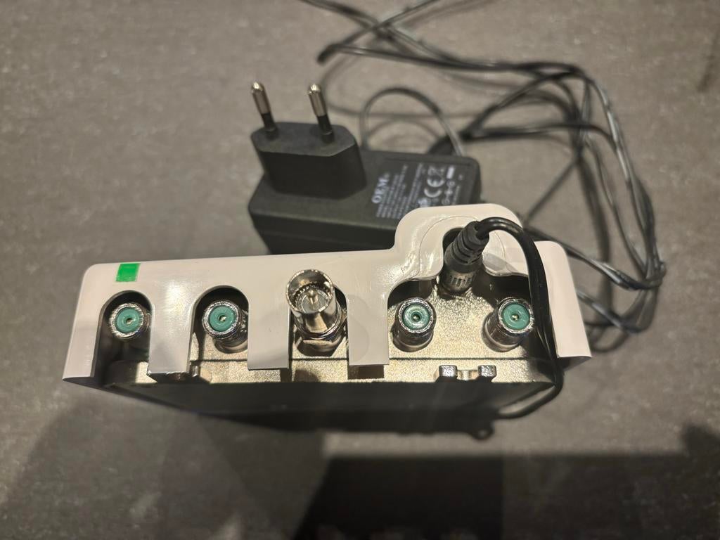 Tratec FRA-752/N radio/tv versterker - Zo goed als nieuw, Audio, Tv en Foto, Audiokabels en Televisiekabels, Zo goed als nieuw