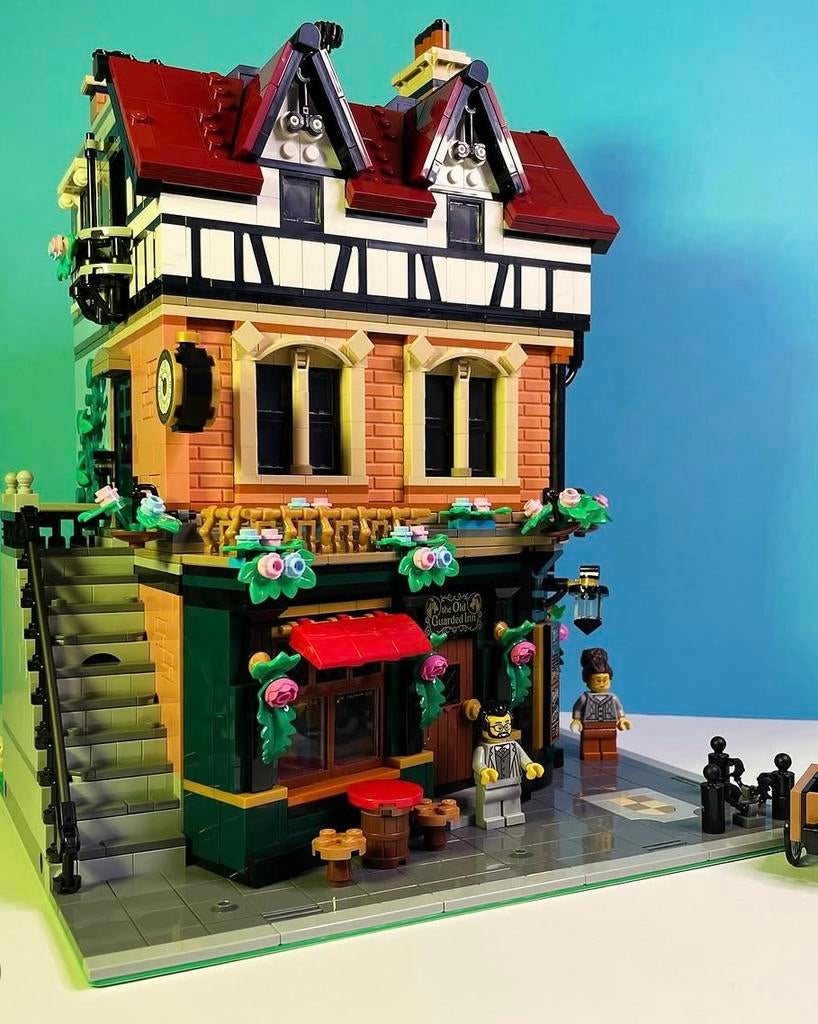 LEGO 10350 - Tudor Corner, Ophalen of Verzenden, Zo goed als nieuw