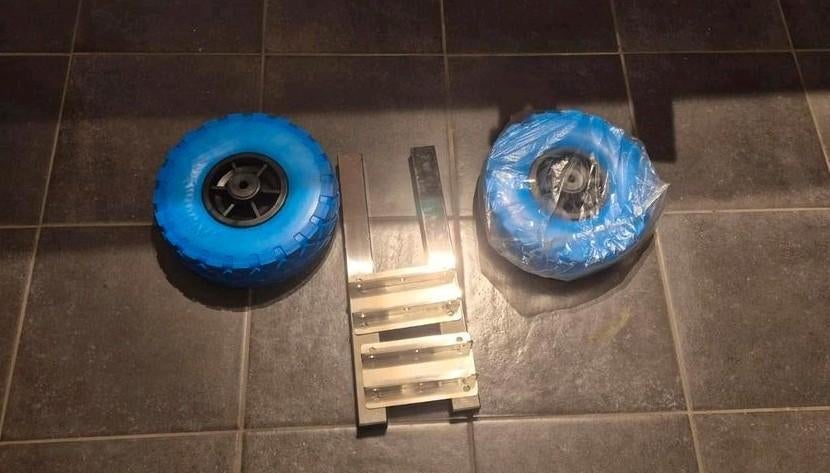 Nieuw: transportwielen boot met bevestigingsmaterialen, Ophalen of Verzenden, Nieuw