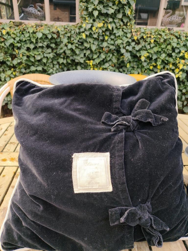 2 Riviera Maison zwarte kussens, Ophalen of Verzenden, Zo goed als nieuw, Zwart, W32 (confectie 46) of kleiner