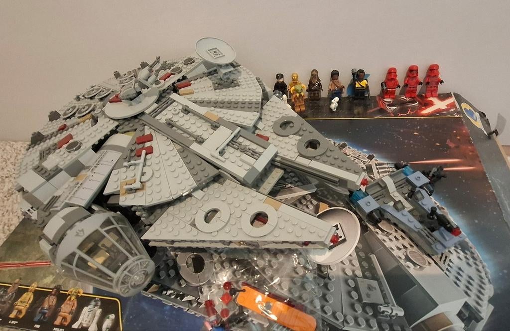 Lego Millennium falcon 75257 + sith troopertjes, Ophalen of Verzenden, Zo goed als nieuw