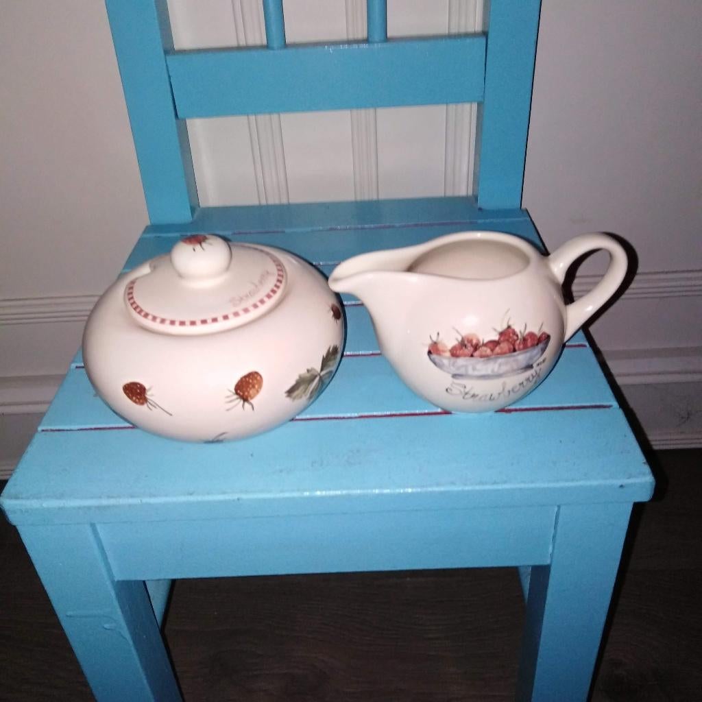 Jet Ter Steege Strawberry 2x Roomkan,suikerpot en een beker, Gebruikt, Overige typen, Ophalen of Verzenden, Overige stijlen