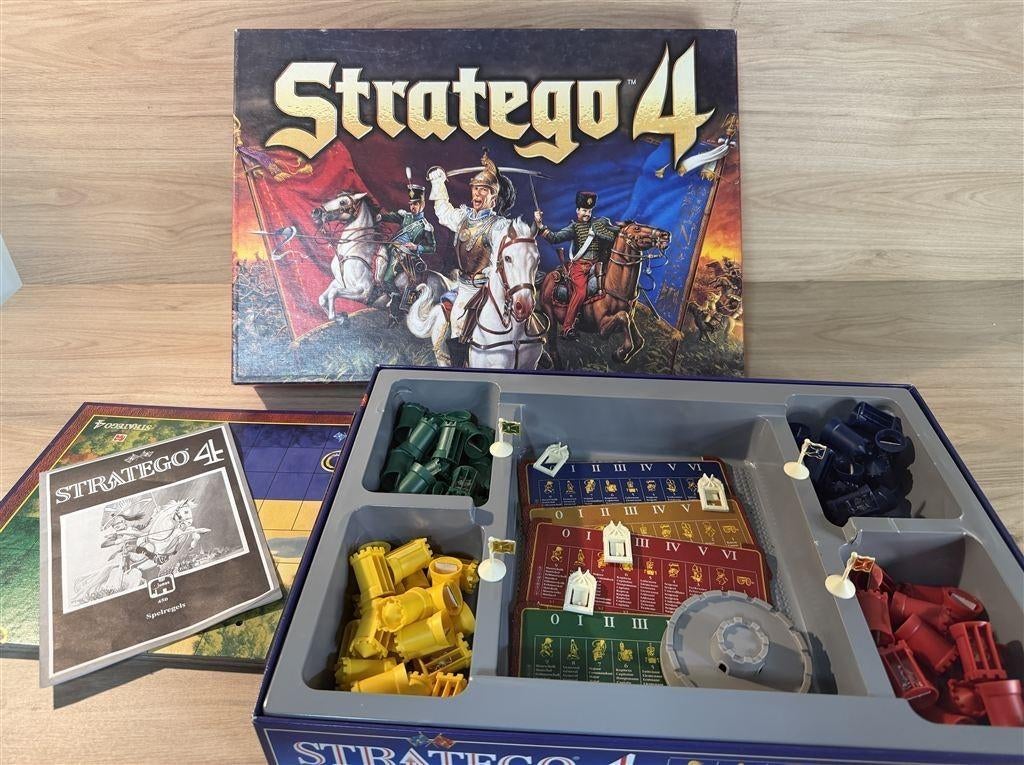 Stratego 4 - stratego voor 3 en 4 spelers - s6468, Hobby en Vrije tijd, Gezelschapsspellen | Bordspellen, Verzenden, Zo goed als nieuw