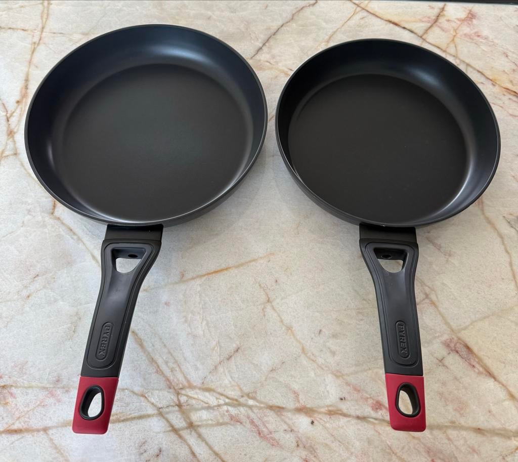 Pyrex Koekenpannen Set - 2 Stuks, PFAS-vrij, Ophalen, Zo goed als nieuw, Aluminium, Koekenpan of Braadpan