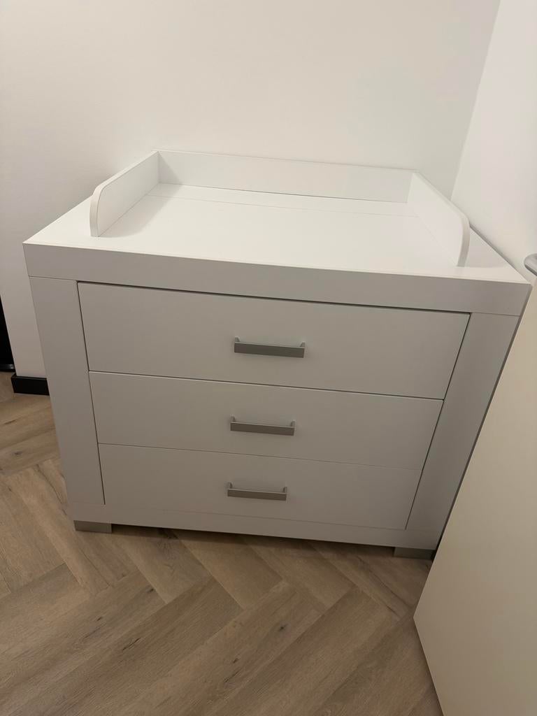 Witte commode met 3 lades en opzetstuk, Kinderen en Baby's, Kinderkamer | Commodes en Kasten, Ophalen, 70 cm of meer, Zo goed als nieuw