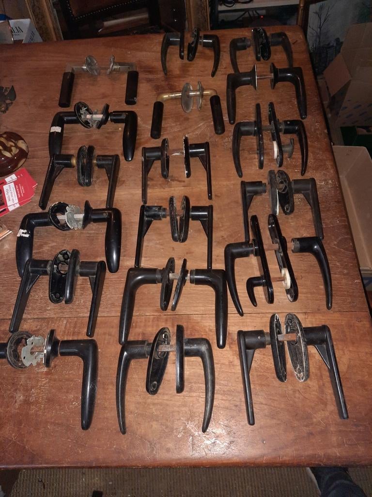 Partij zwarte bakelieten deurklinken - Diverse modellen, Doe-het-zelf en Verbouw, Hang- en Sluitwerk, Ophalen of Verzenden, Gebruikt