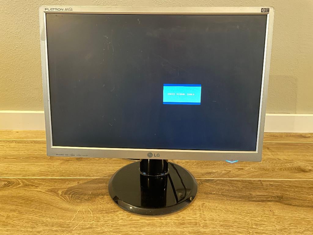 LG monitor 22 inch, LG Flatron L226WTQ-S, Computers en Software, Monitoren, Gebruikt, 61 t/m 100 Hz, DVI, VGA, Gaming, Draaibaar