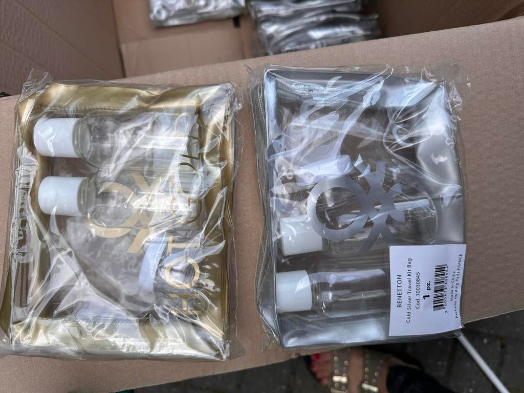 Groot partij! Benetton toilettassen met flesjes (reisset), Ophalen of Verzenden, Nieuw, Heer of Dame