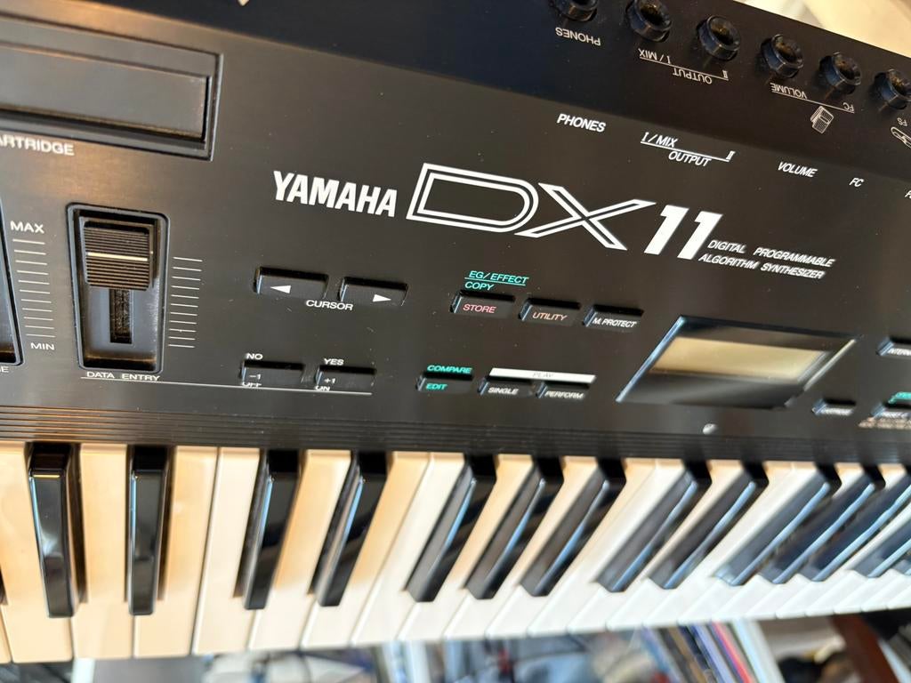 Yamaha DX11 als nieuw, Muziek en Instrumenten, Synthesizers, Zo goed als nieuw, 61 toetsen, Yamaha, Met midi-aansluiting, Ophalen