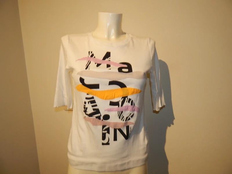 Marccain wit shirt kleurrijke merk opdruk voorkant N3 M