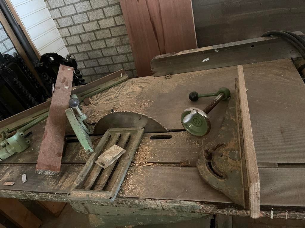 Robuuste hout cirkelzaagmachine, Doe-het-zelf en Verbouw, Ophalen, Gebruikt, Cirkelzaag, 70 mm of meer