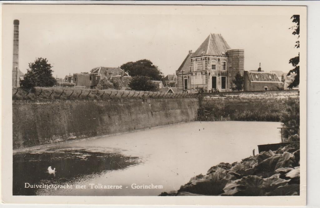 Gorinchem Duivelsgracht met Tolkazerne, Verzamelen, Ansichtkaarten | Nederland, Ophalen of Verzenden, Ongelopen, Zuid-Holland