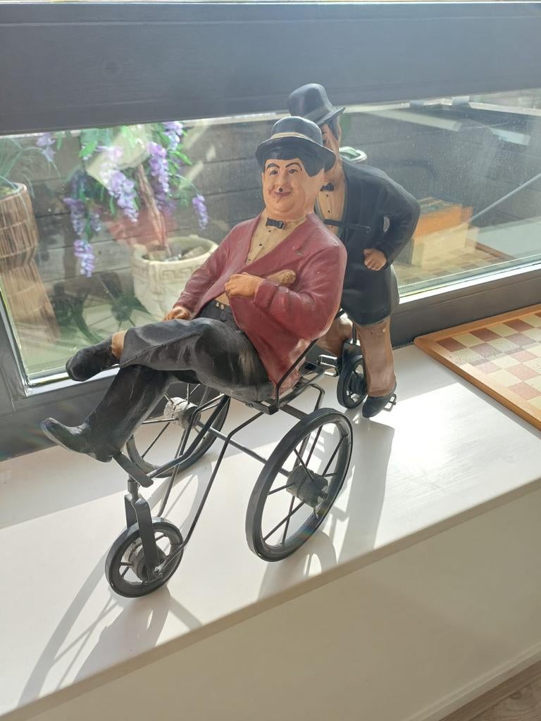 Beeldjes Laurel en Hardy, Ophalen