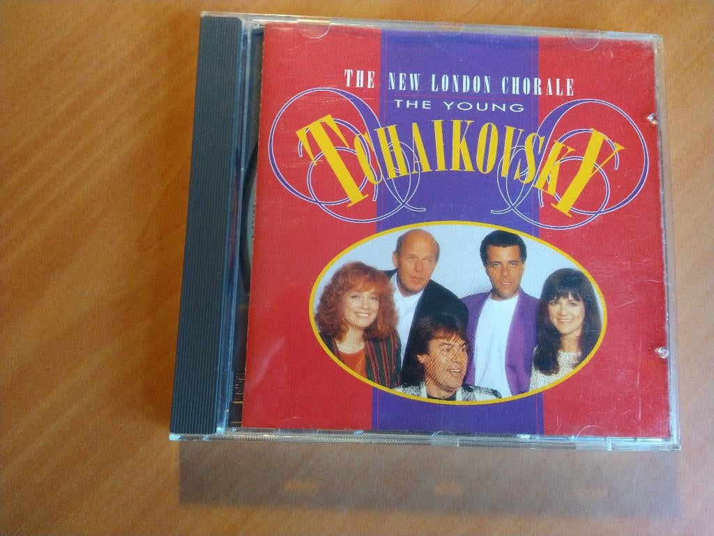 CD The New London Chorale - The young Tchaikovsky, Ophalen of Verzenden, Classicisme, Zo goed als nieuw, Orkest of Ballet