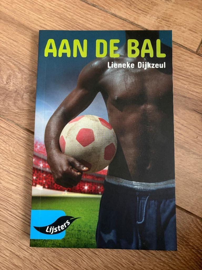 Lieneke Dijkzeul - Aan de Bal, Boeken, Ophalen of Verzenden, Gelezen, Lieneke Dijkzeul, Fictie