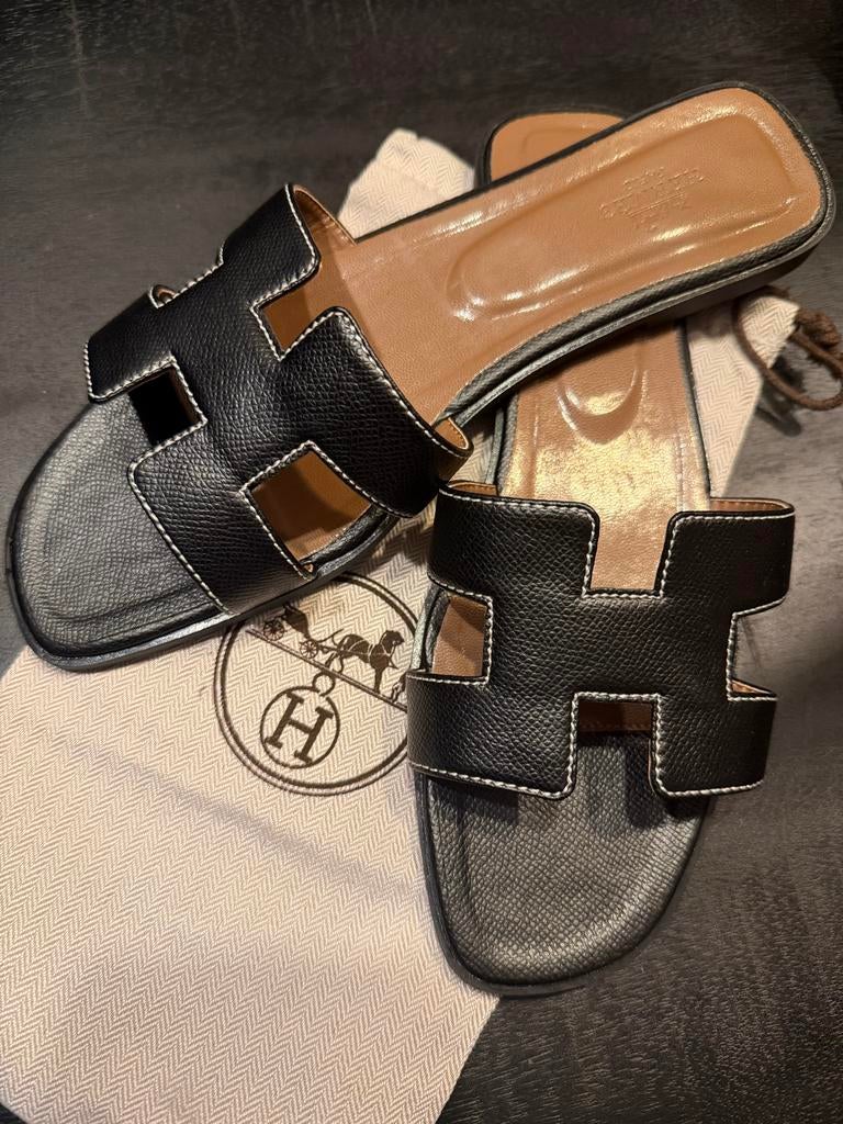 Hermes slippers zwart maat 40, Kleding | Dames, Schoenen, Ophalen of Verzenden, Zo goed als nieuw, Zwart, Slippers