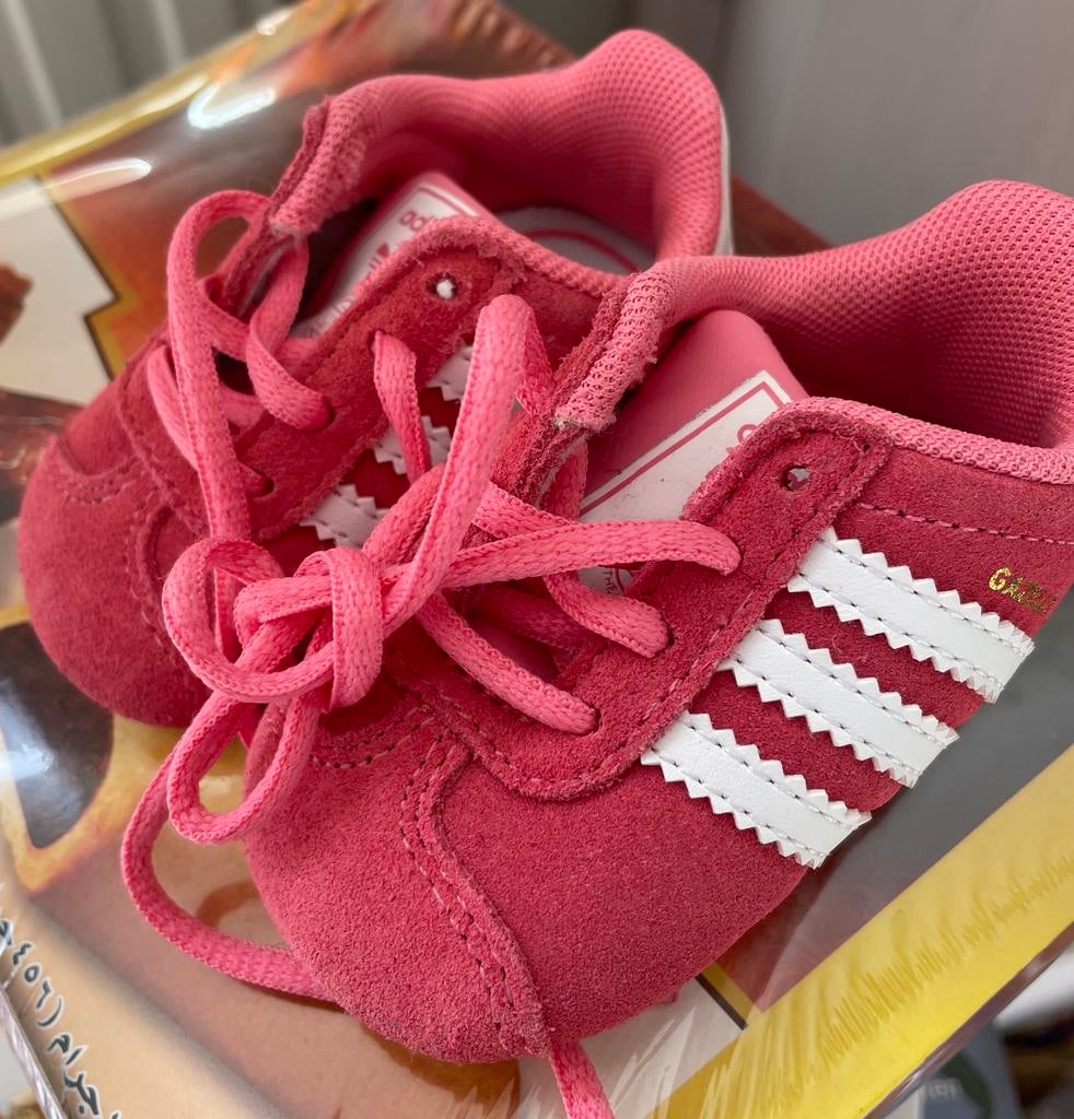 Schattige nieuwe babyschoentjes merk Adidas maat 16, Adidas, Schoentjes, Meisje, Ophalen of Verzenden