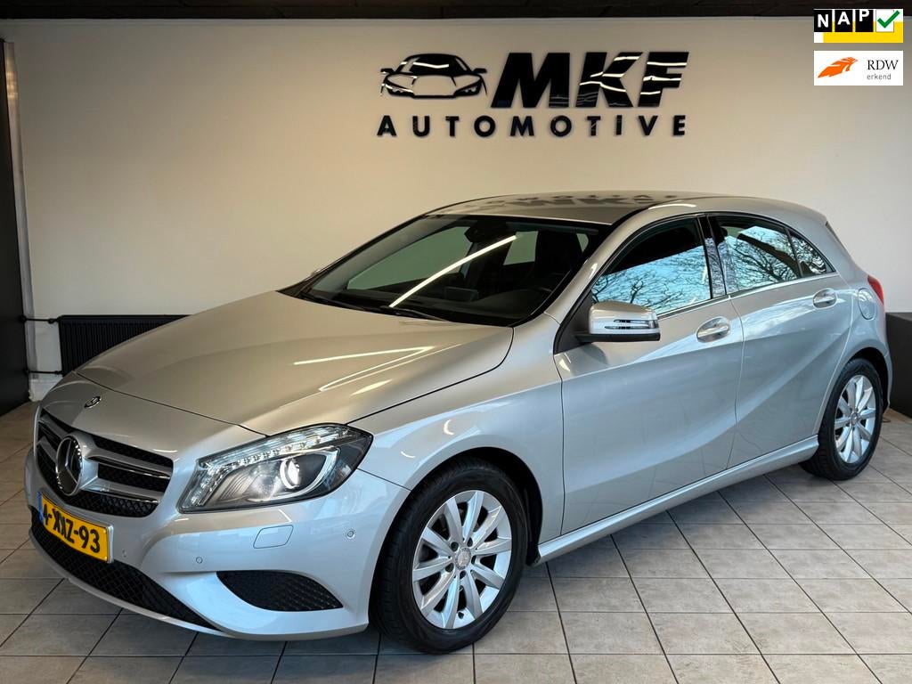 Mercedes-Benz A-klasse 180 Ambition 2014 Airco/Cruise/NAP!, Voorwielaandrijving, Gebruikt, Euro 6, 4 cilinders