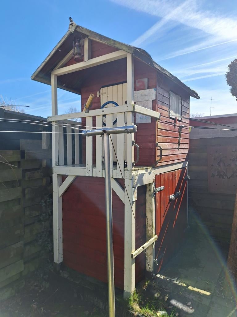 Houten speelhuisje op poten., Ophalen, Gebruikt, Hout