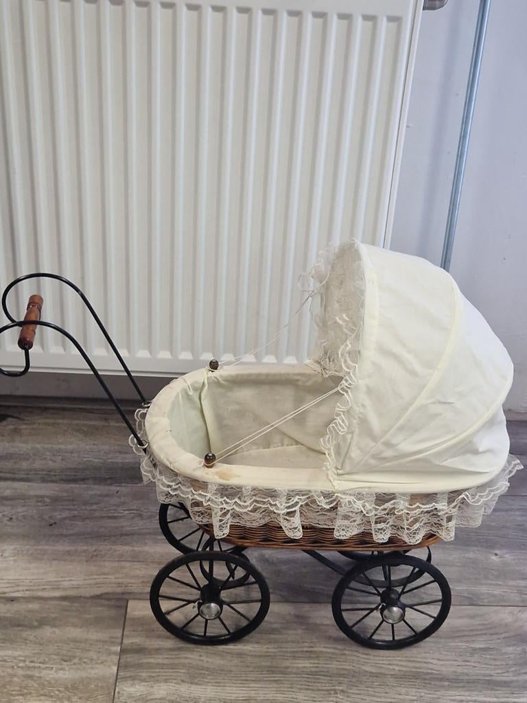 Antiek Kinderwagentje - Decoratief Wicker Speelgoed, Antiek en Kunst, Ophalen of Verzenden