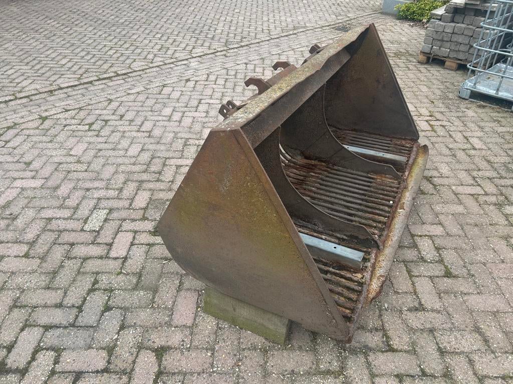 Puinbak ahlmann az4 t/m az6e, Ophalen, Zo goed als nieuw