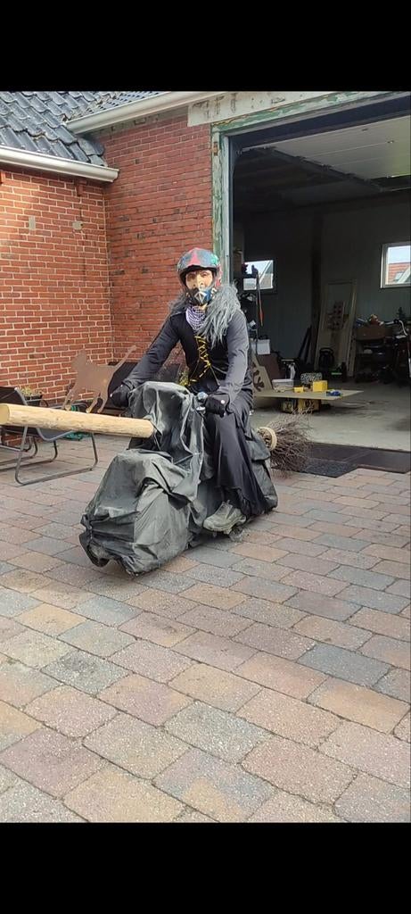 Heksenbrommer, Ophalen