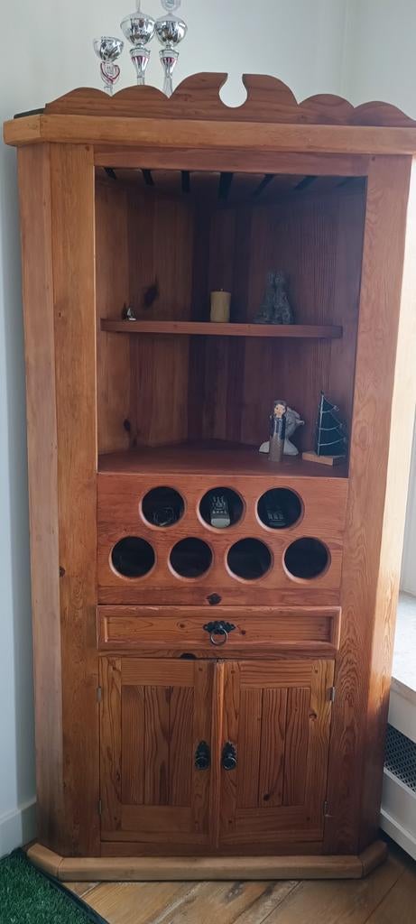 Unieke massief houten hoekkast uit Mexico, Ophalen, Gebruikt