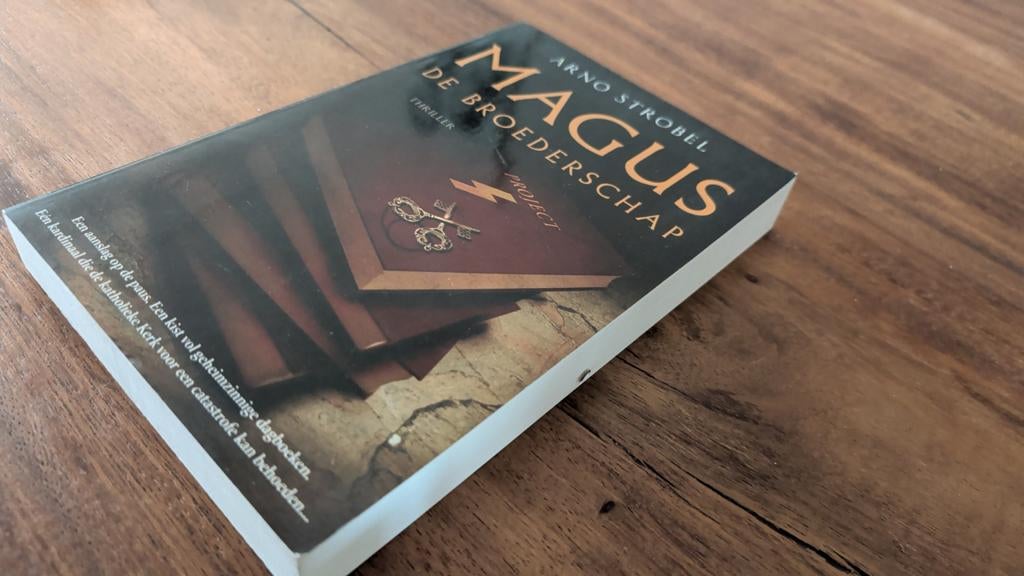 Magus: De Broederschap - Arno Strobel (Thriller), Boeken, Ophalen of Verzenden, Zo goed als nieuw, Arno Strobel, Europa overig