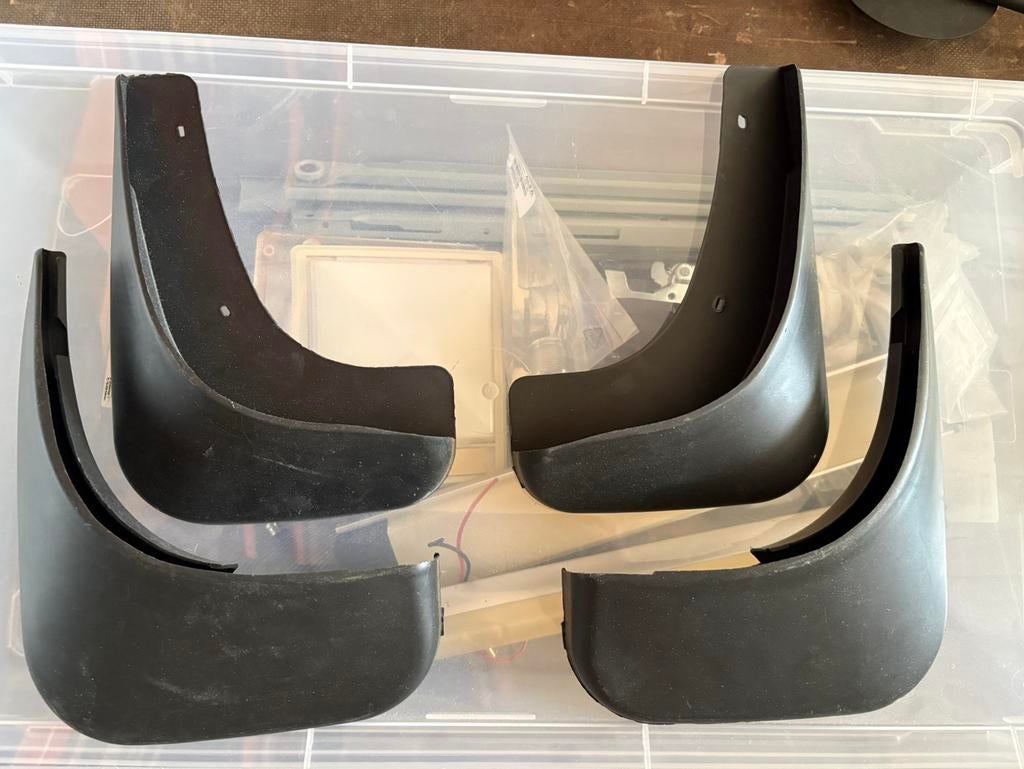 Spatlappen vw touran 2007, Auto-onderdelen, Volkswagen, Nieuw, Ophalen of Verzenden, Spatbord