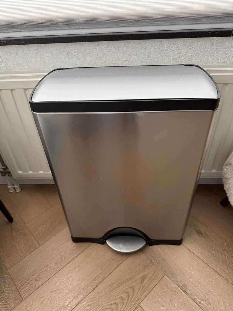 Simplehuman prullenbak met twee vakken, Huis en Inrichting, Woonaccessoires | Prullenbakken, Ophalen, Gebruikt, Met pedaal, 50 tot 75 cm