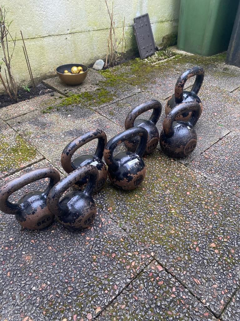 Kettlebells set: 2x 8kg, 2x 12kg, 2x 16kg, 1x 24kg, Ophalen, Gebruikt, Kettlebell