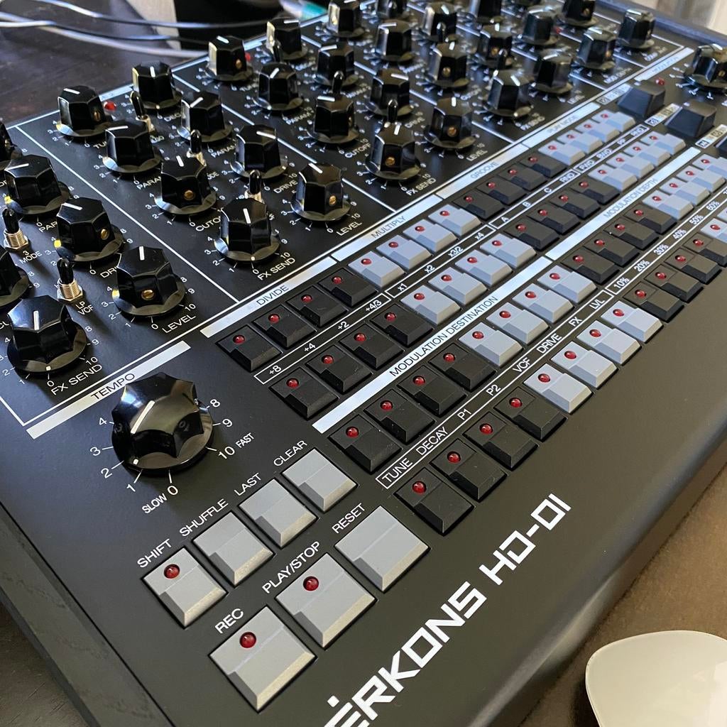 Erica synths Perkons met erica synths tas, Muziek en Instrumenten, Drumcomputers, Ophalen of Verzenden, Zo goed als nieuw, Overige merken