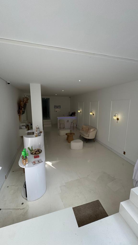 Bedrijsruimte/salon/winkelruimte ter overname - Den Haag, Ophalen