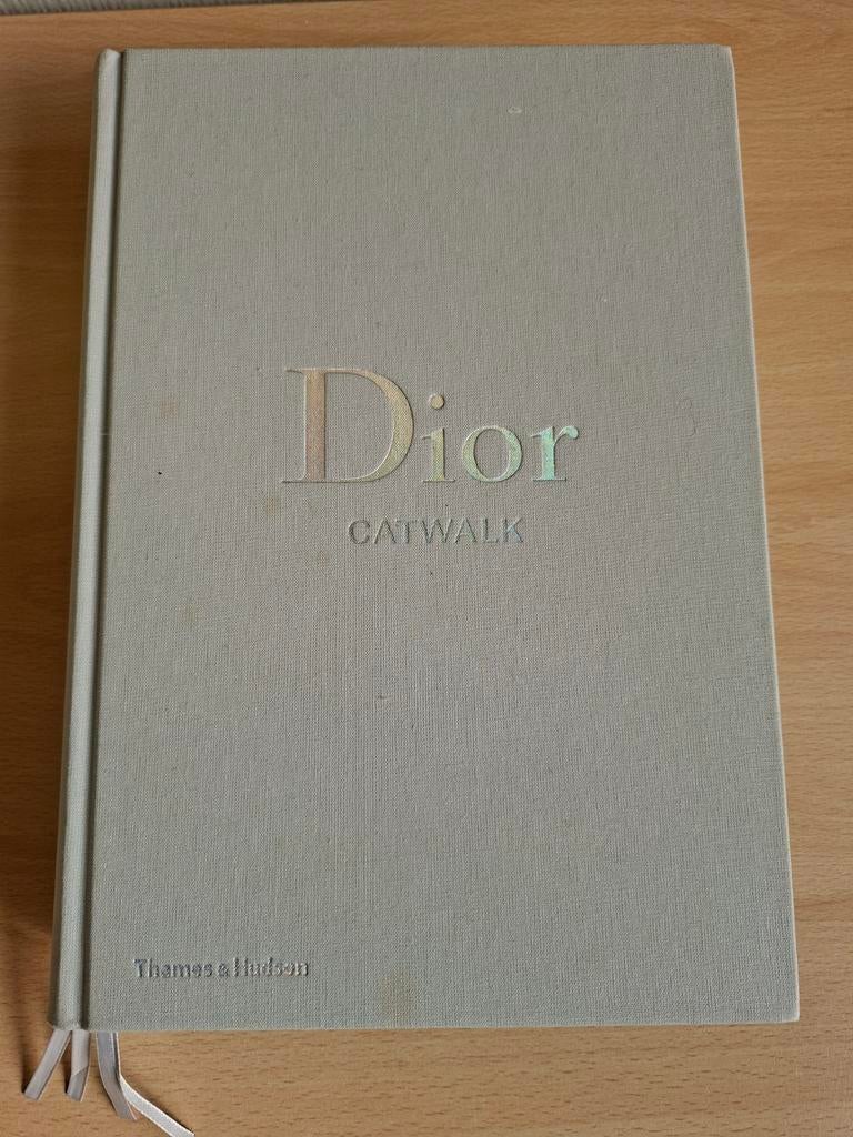 Dior Catwalk Thames & Hudson, Verzenden, Gelezen, Mode algemeen