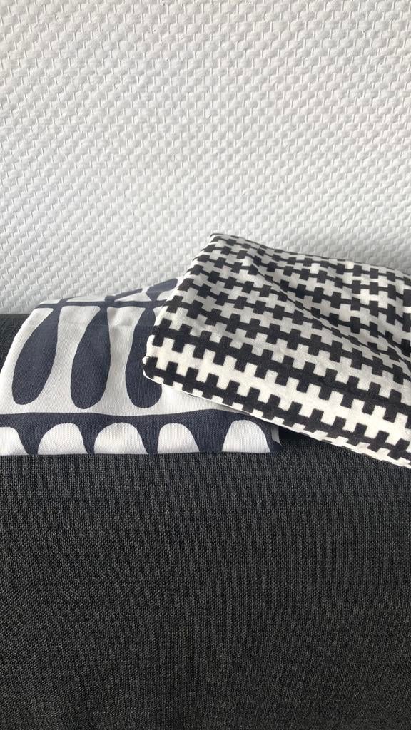 2 kussenhoezen, 55 x 55 cm. Ikea., Huis en Inrichting, Woonaccessoires | Kussens, Ophalen, Zo goed als nieuw, Zwart, Vierkant